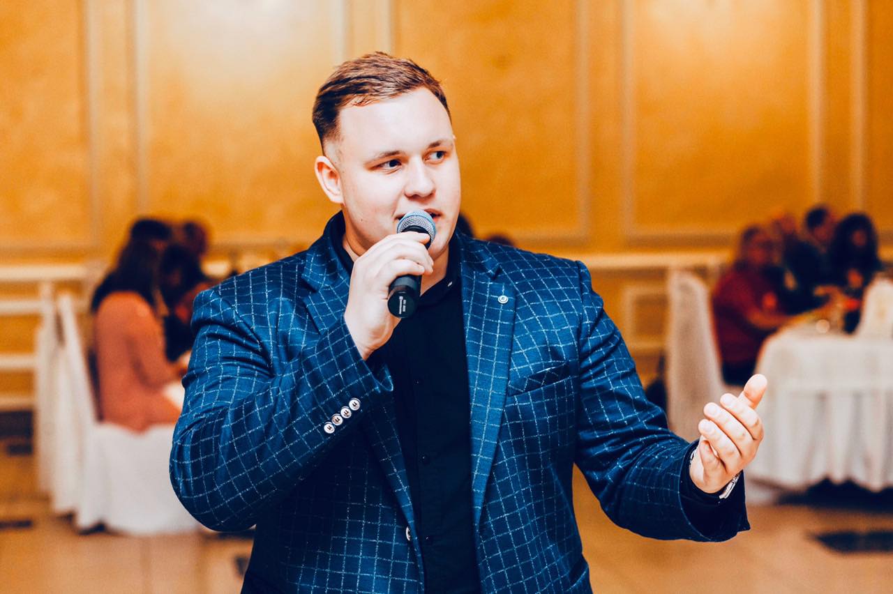 Ведучий для проведення подій