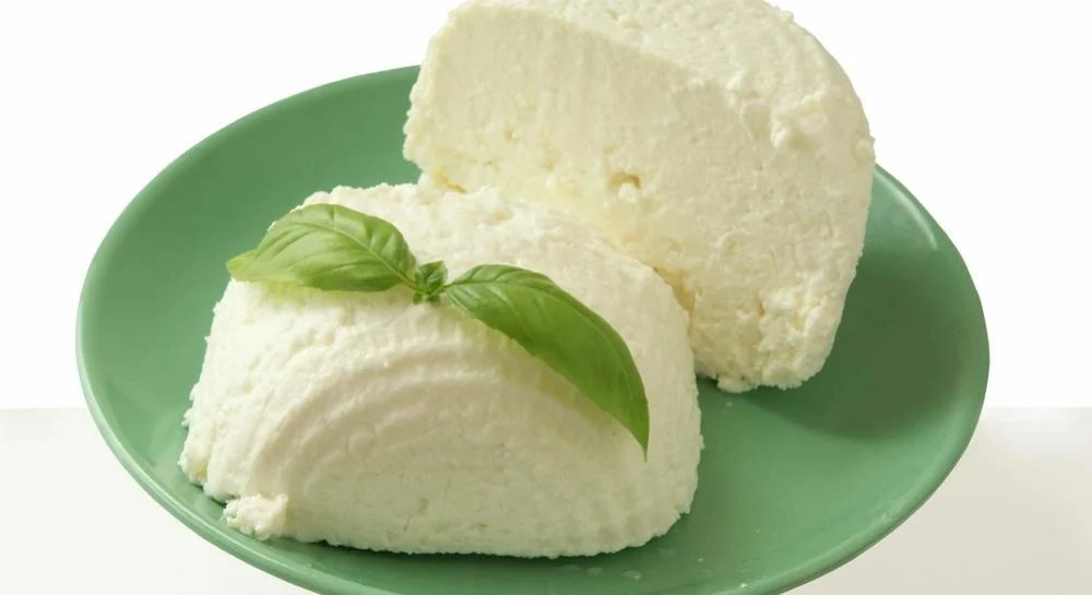 Продаю кисломолочний сир