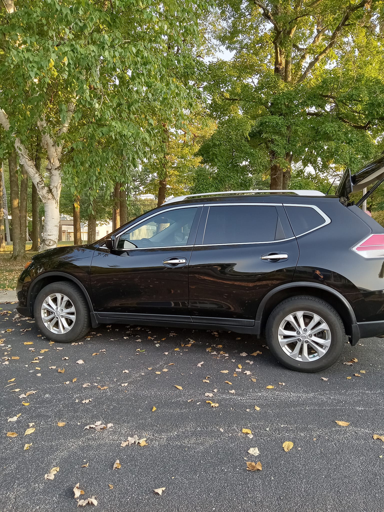 Продаю автомобіль Nissan Rogue SV AWD