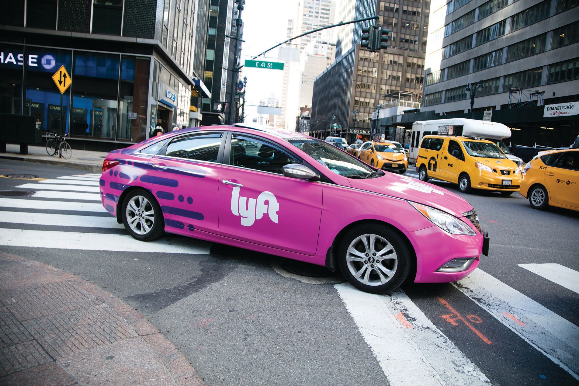Запрошуємо на роботу водіїв у команду служби таксі LYFT