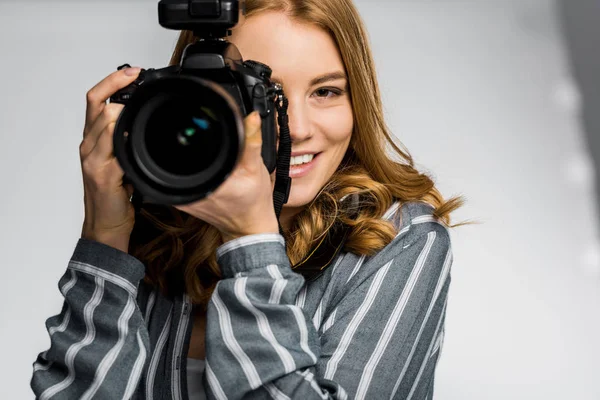 Запрошуємо на роботу дівчину-фотографа