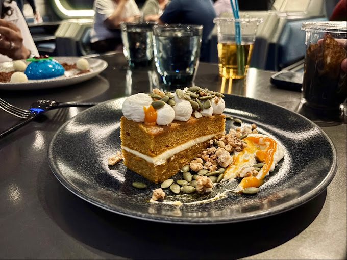 Space 220 Restaurant: космічна подорож і гастрономічна пригода в серці EPCOT