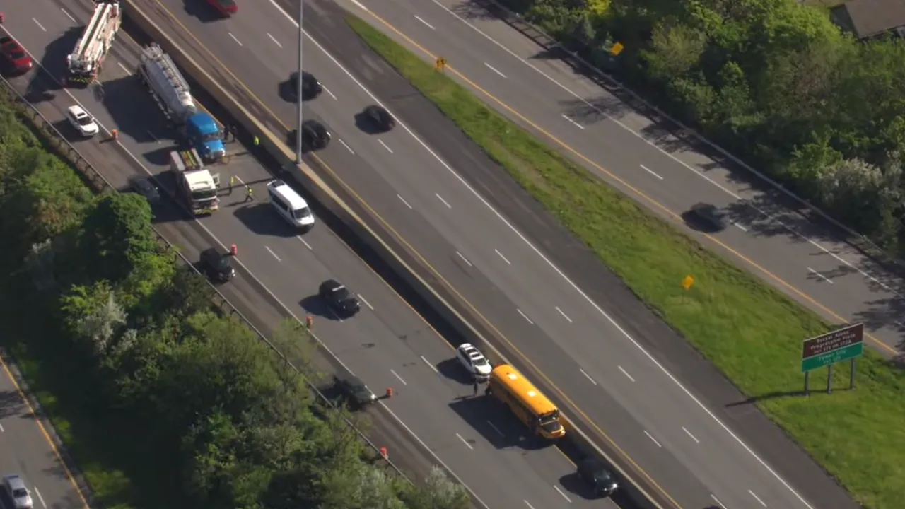 School bus accident on I-71 causes congestion in downtown Cleveland, but no casualties