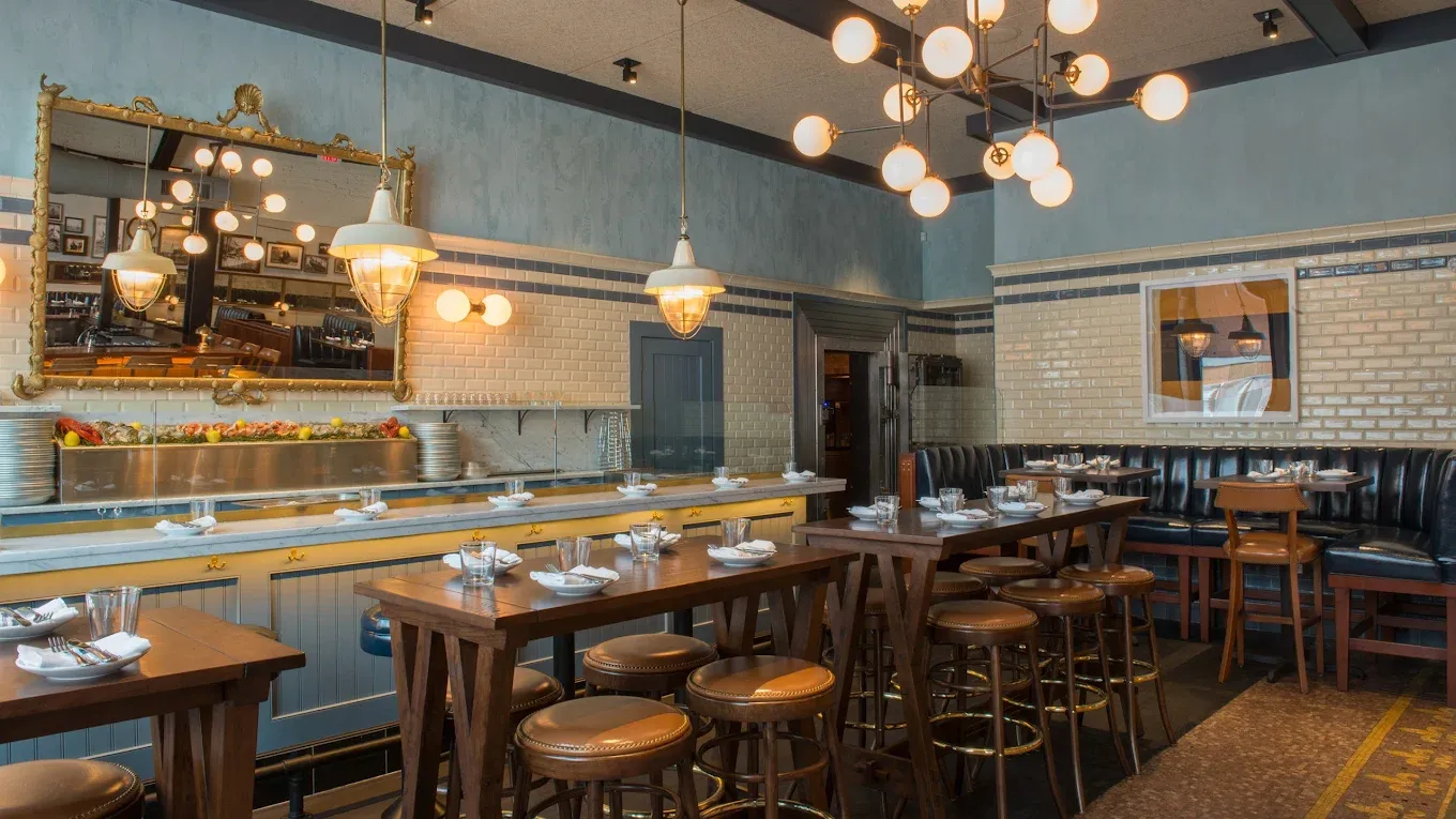 The Hourly Oyster House — перлина морської кулінарії у самому серці Массачусетса