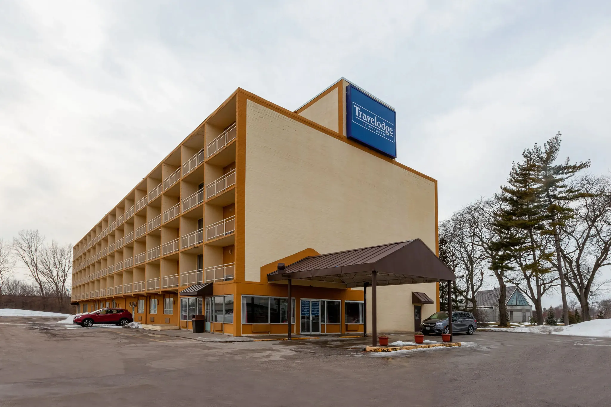 Drugs in the hotel shadow: Woman arrested in Brooklyn Park for hiding crack cocaine in her mouth
