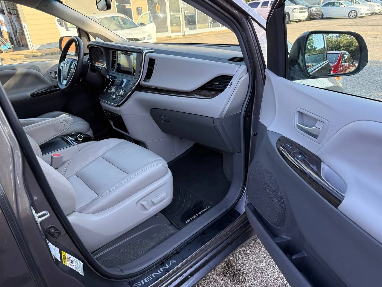 2017 Toyota Sienna Limited Premium XLE AWD