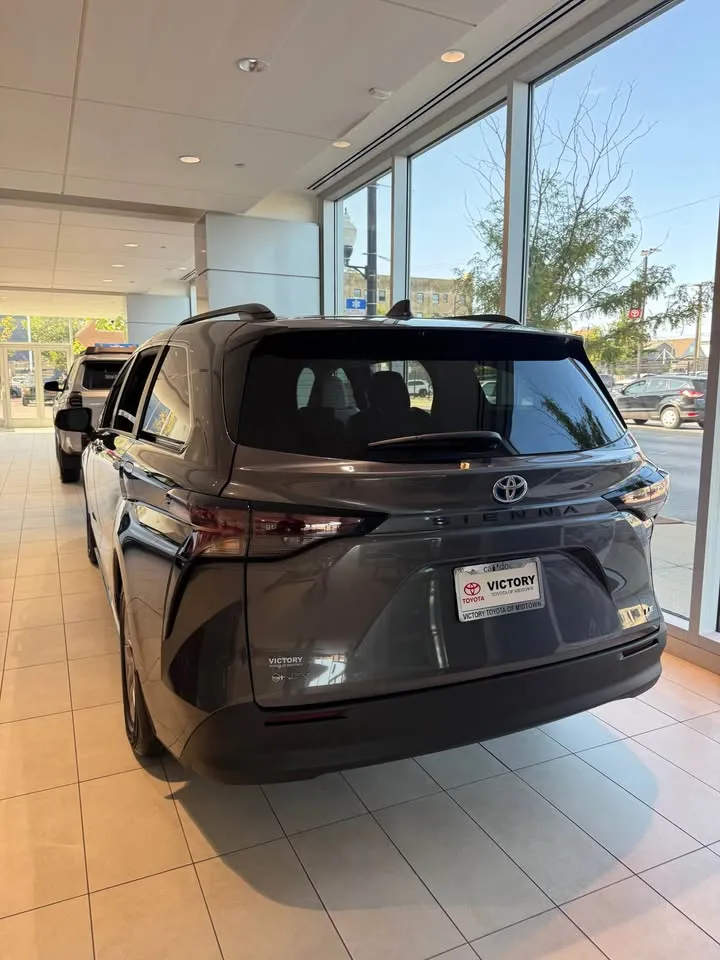 Продається Toyota Sienna LE 2025