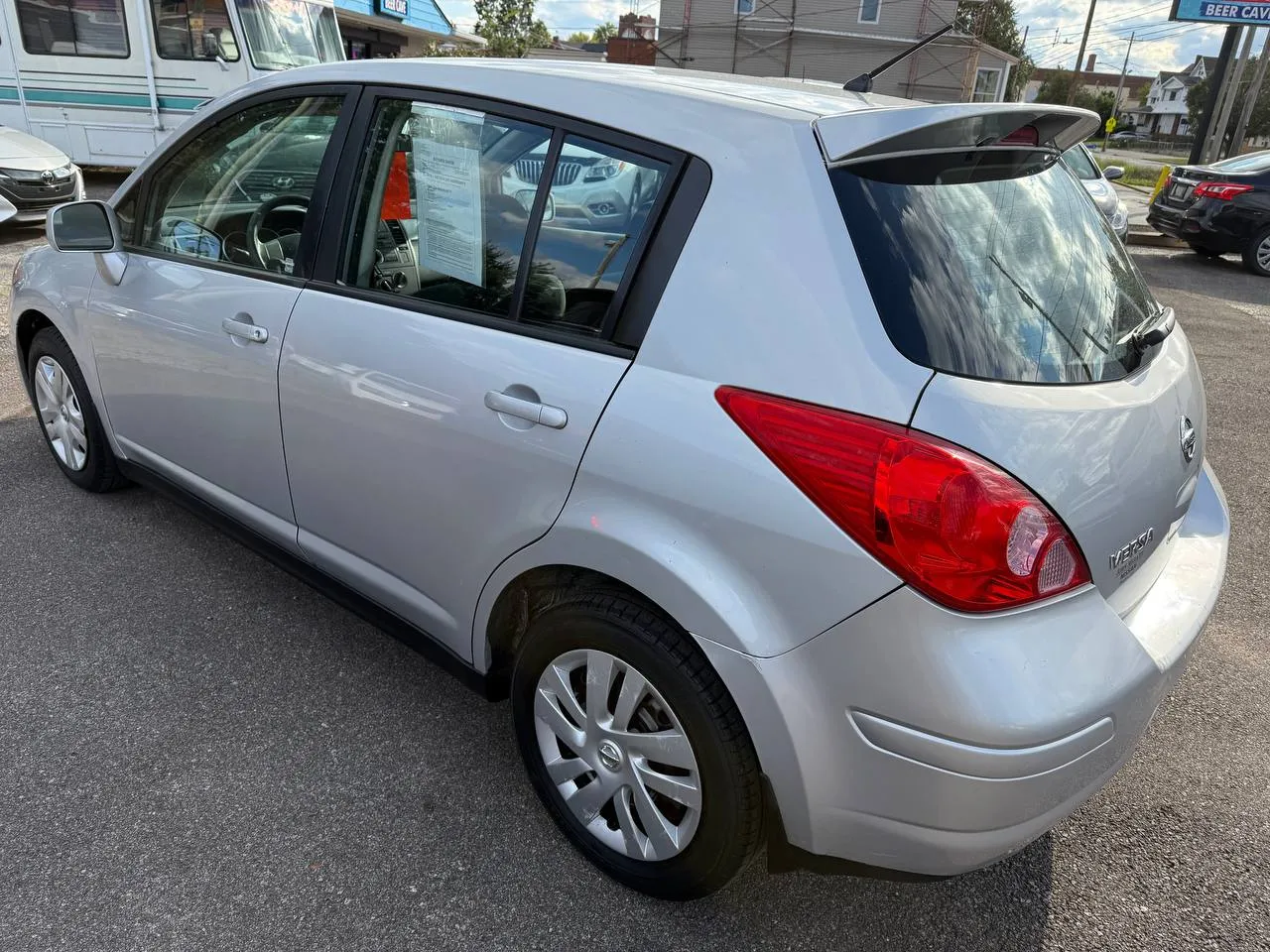 2011 Nissan Versa SL