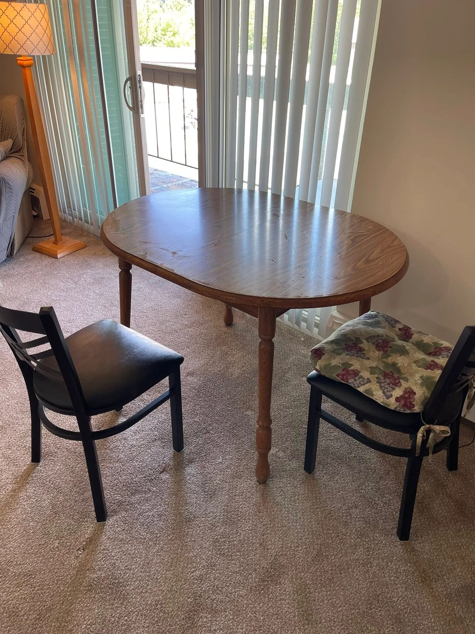 Sale of used furniture
