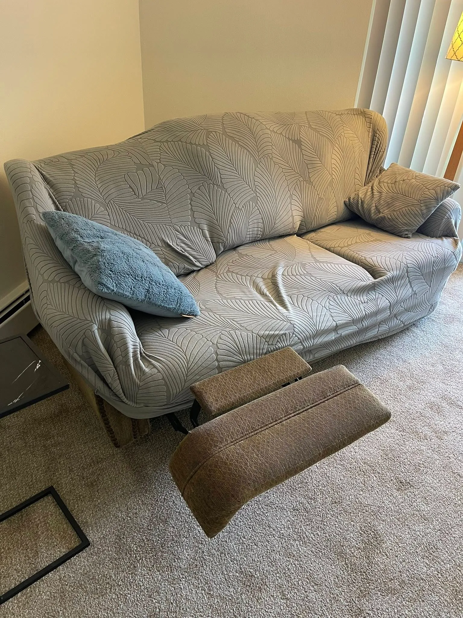 Sale of used furniture